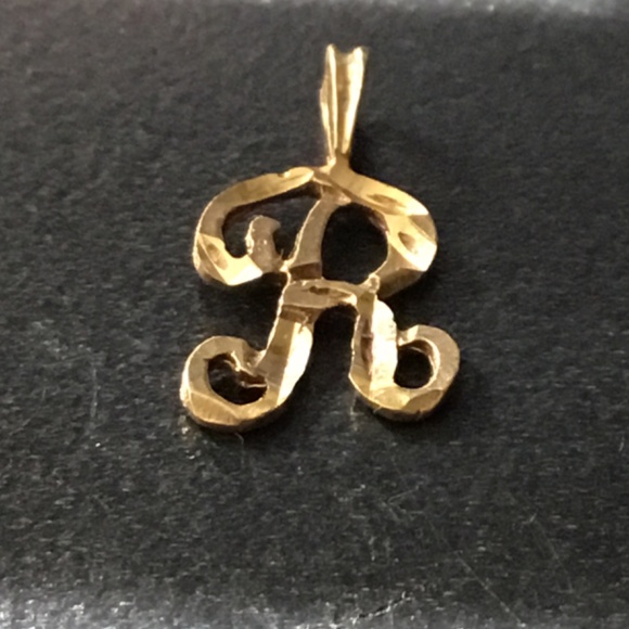 14k solid gold==Letter R==charm=.70 grams =We like offers - Picture 2 of 9